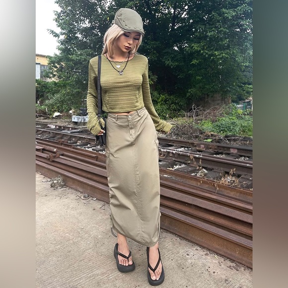 NWT (M) Army Green Y2K Lettuce Trim Long Sleeve Round Neck Crop Top Tee Shirt - Picture 6 of 8